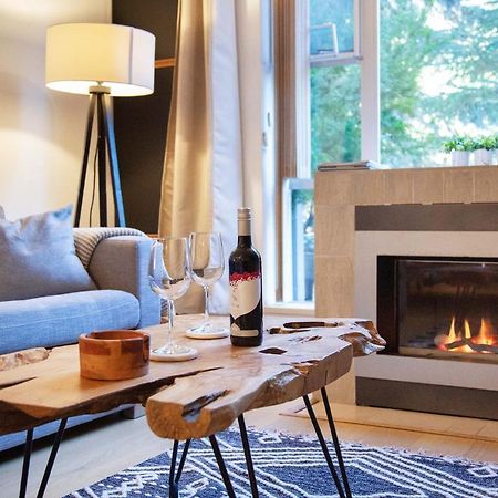Bright Suite At Ski In/Out Glacier Lodge! ウィスラー エクステリア 写真