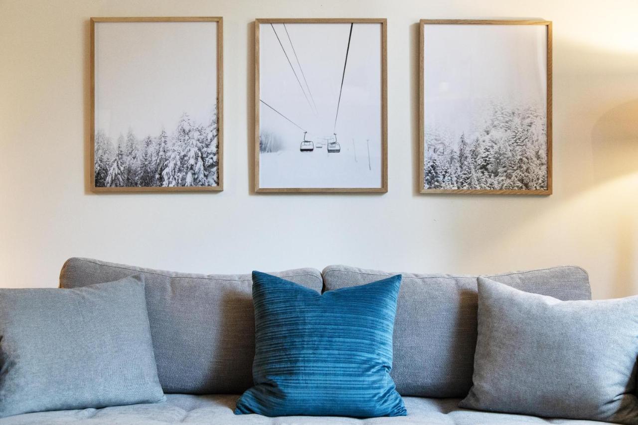Bright Suite At Ski In/Out Glacier Lodge! ウィスラー エクステリア 写真