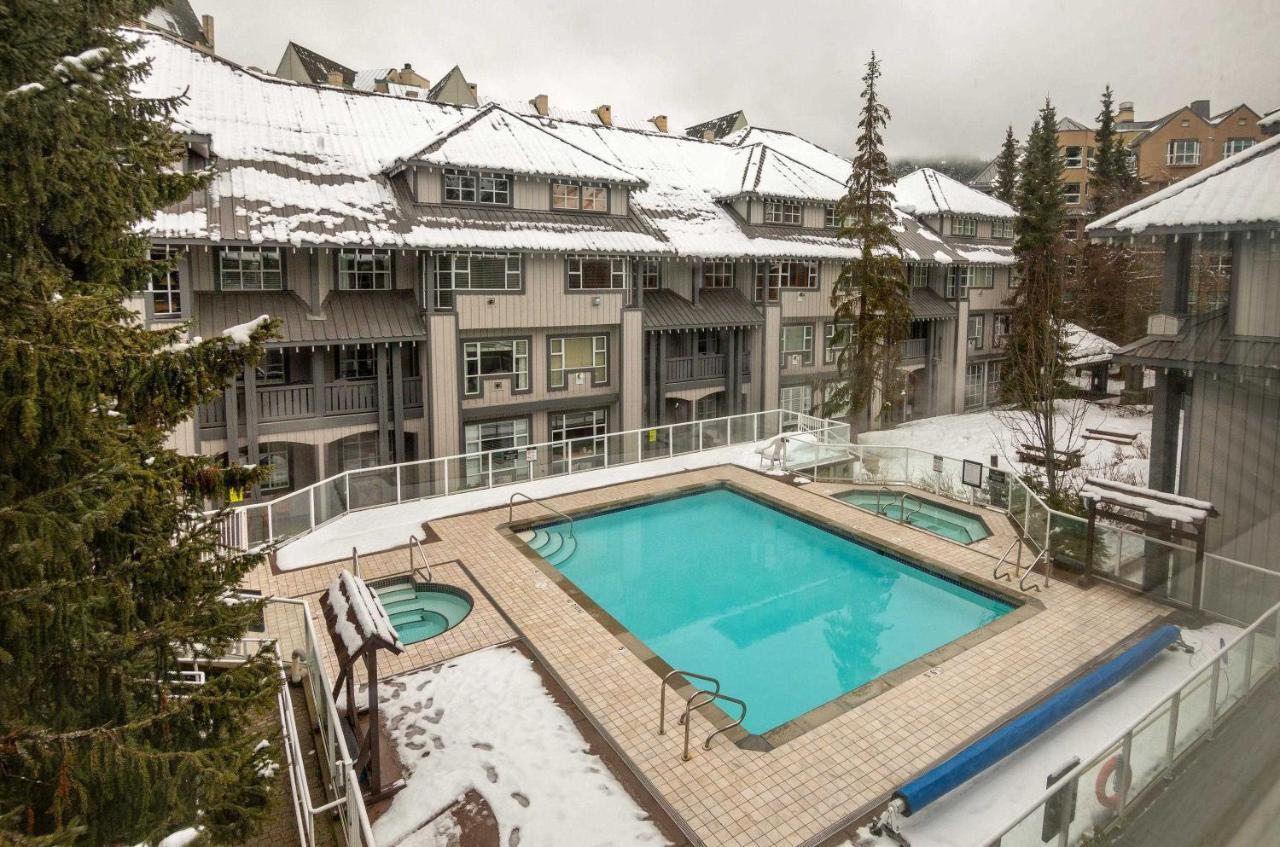 Bright Suite At Ski In/Out Glacier Lodge! ウィスラー エクステリア 写真